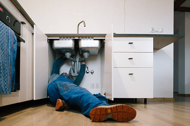 Professional Leak Detection technician working in Loraine, IL